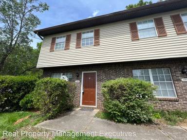 Main picture of 2940-2946 Spruce Cir