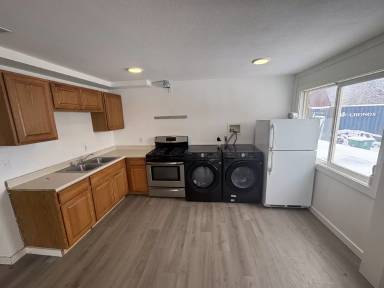 Main picture of 415 N Van Buren St