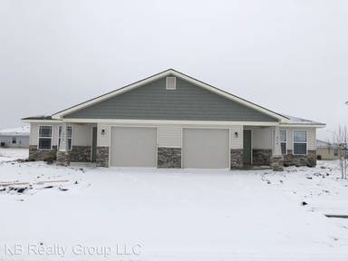 Main picture of 212 SW Lily St