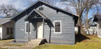 Main picture of 808 E 14th St