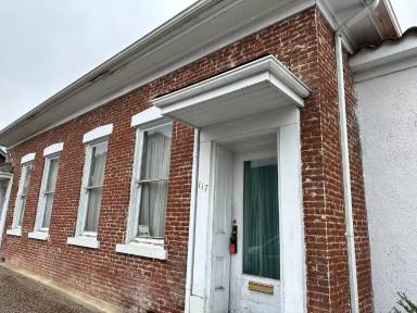 Main picture of 117 N Oregon St