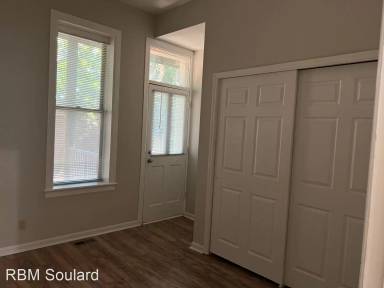 Main picture of 1920 Menard St