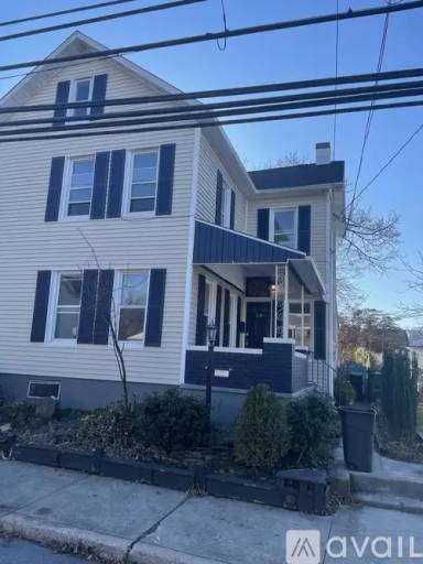 Main picture of 118 S 4th St