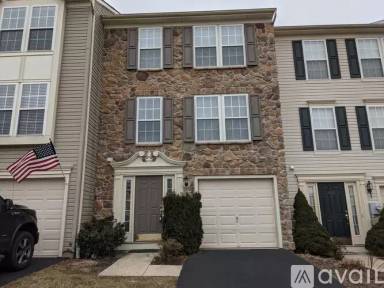 Main picture of 625 Village Ct