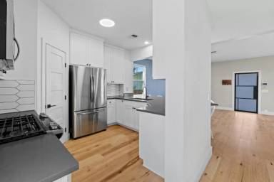 Main picture of 7617 Carver Ave