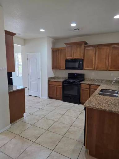Main picture of 10915 Topacio St NW