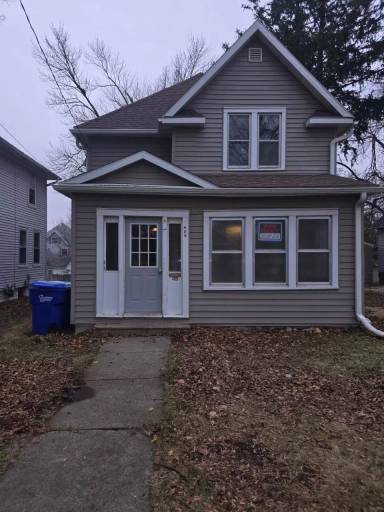 Main picture of 409 1st St NE