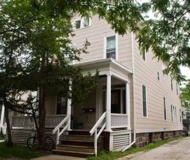 Main picture of 418 S Division St