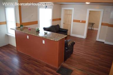 Main picture of 102 Walnut St