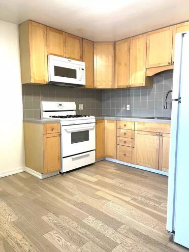 Main picture of 1002 W Iowa Ave