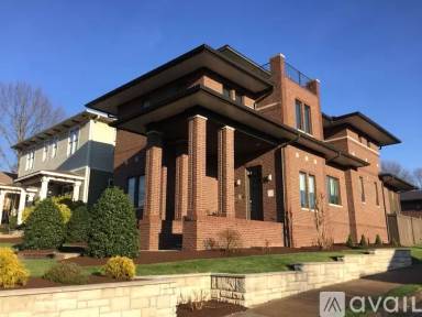 Main picture of 800 Fatherland St