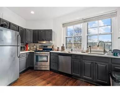 Main picture of 754 Centre St