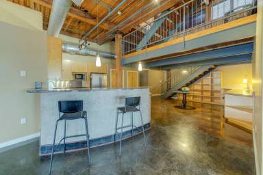 Main picture of 703 N 13th St