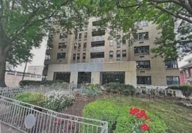 Main picture of 1108 Kanawha Blvd E