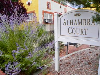 Main picture of 208 High St NE