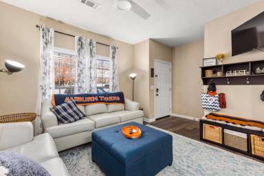Main picture of 423 N Donahue Dr