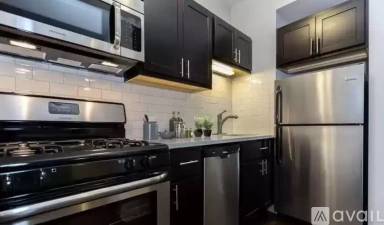 Main picture of 1353 W Touhy Ave