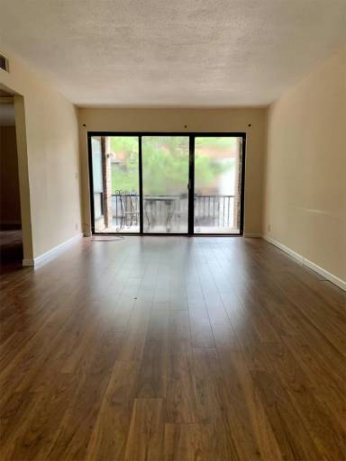 Main picture of 6600 Poplar Woods Circle South