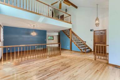 Main picture of 945 W Alder St