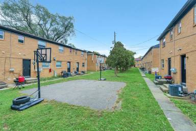 Main picture of Colonial Park Townhomes