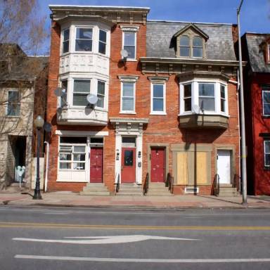Main picture of 347 S George St