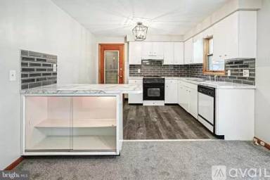 Main picture of 7 Meadow Rd