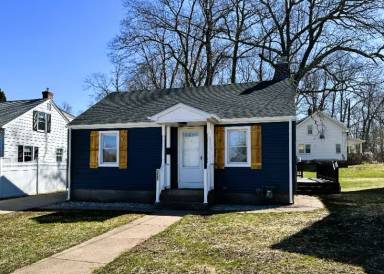 Main picture of 355 Oakland St