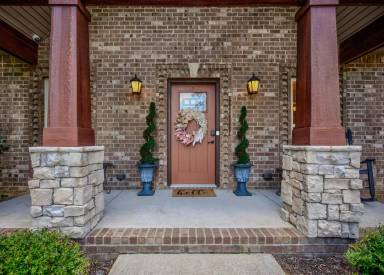 Main picture of 380 Sequoia Ln