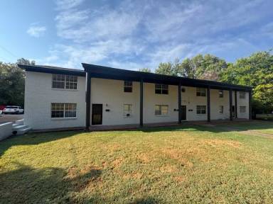 Main picture of 254 Lake Dr