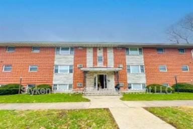 Main picture of 390 W Walnut St