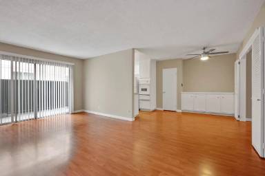 Main picture of 3735 Mentone Ave