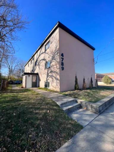 Main picture of 4789 Ridge Ave