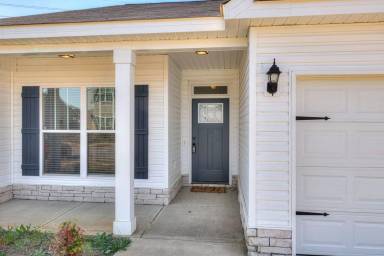 Main picture of 340 Fox Haven Dr