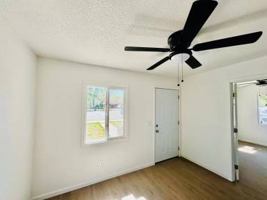 Main picture of 2418 Blossom St