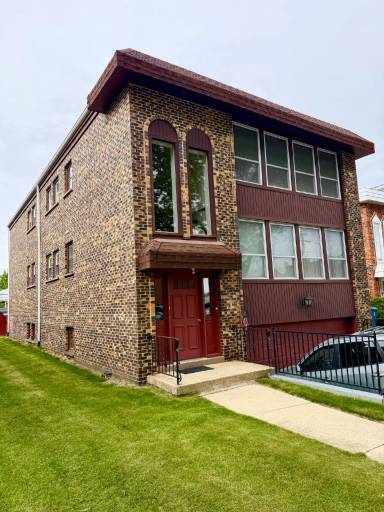 Main picture of 175 E Van Buren St