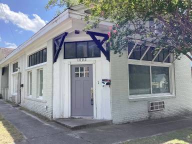 Main picture of 1002 S 4th St