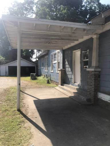 Main picture of 2203 S Grand St