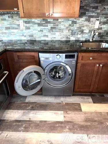 Main picture of 833 NE 18th Ct