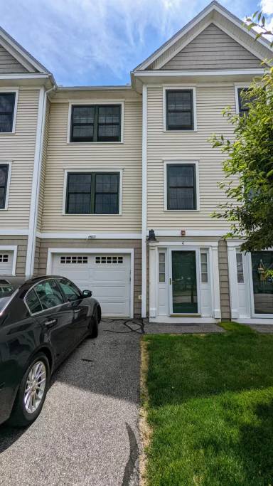 Main picture of 82 Village Dr