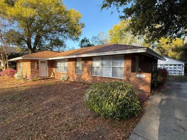 Main picture of 203 Navarre St