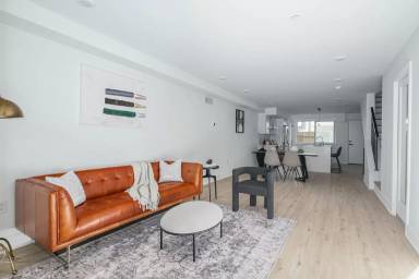 Main picture of 2605 E Boston St