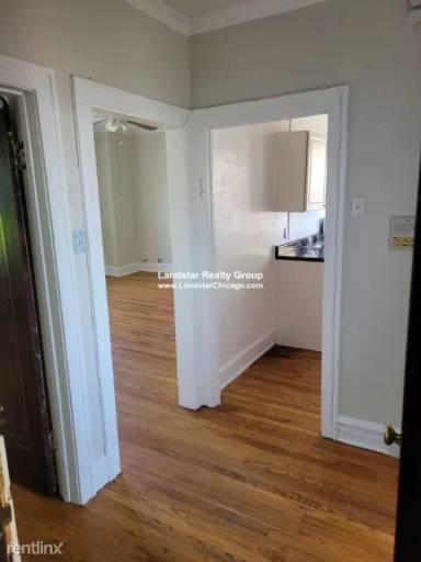 Main picture of 2849 W Berteau Ave