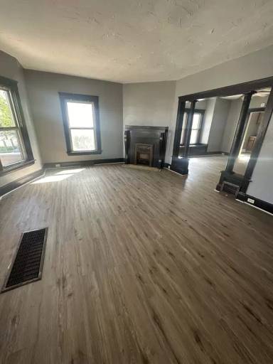 Main picture of 2088 W 95th St