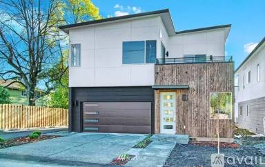 Main picture of 2109 S Orcas St