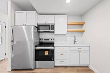 Main picture of 71 E Ashley Ave