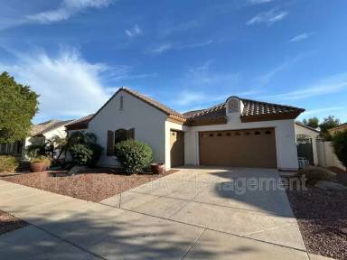 Main picture of 945 W Sycamore Ln