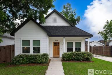 Main picture of 916 E Terrell Ave