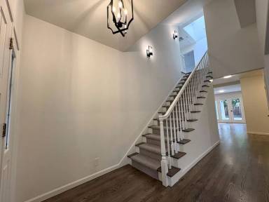 Main picture of 820 Matadero Ave