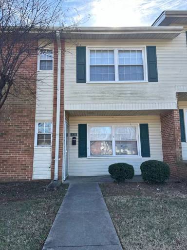 Main picture of 426 Muirs Chapel Rd