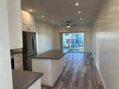 Main picture of 4686 Craigie St